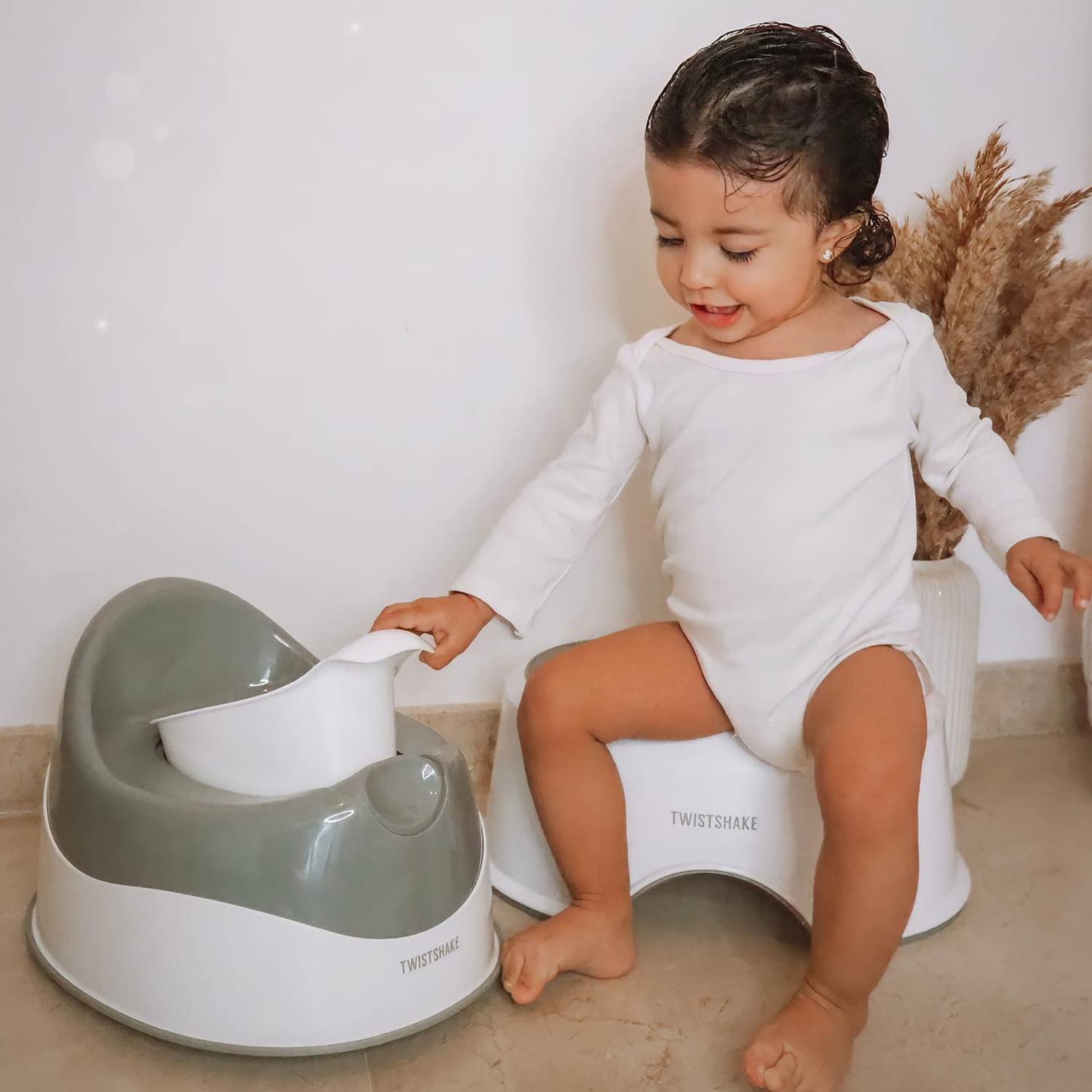 twistshake-rutschfestes-babyt-pfchen-leicht-tragbar-ergonomisch-mit-spritzschutz image 5