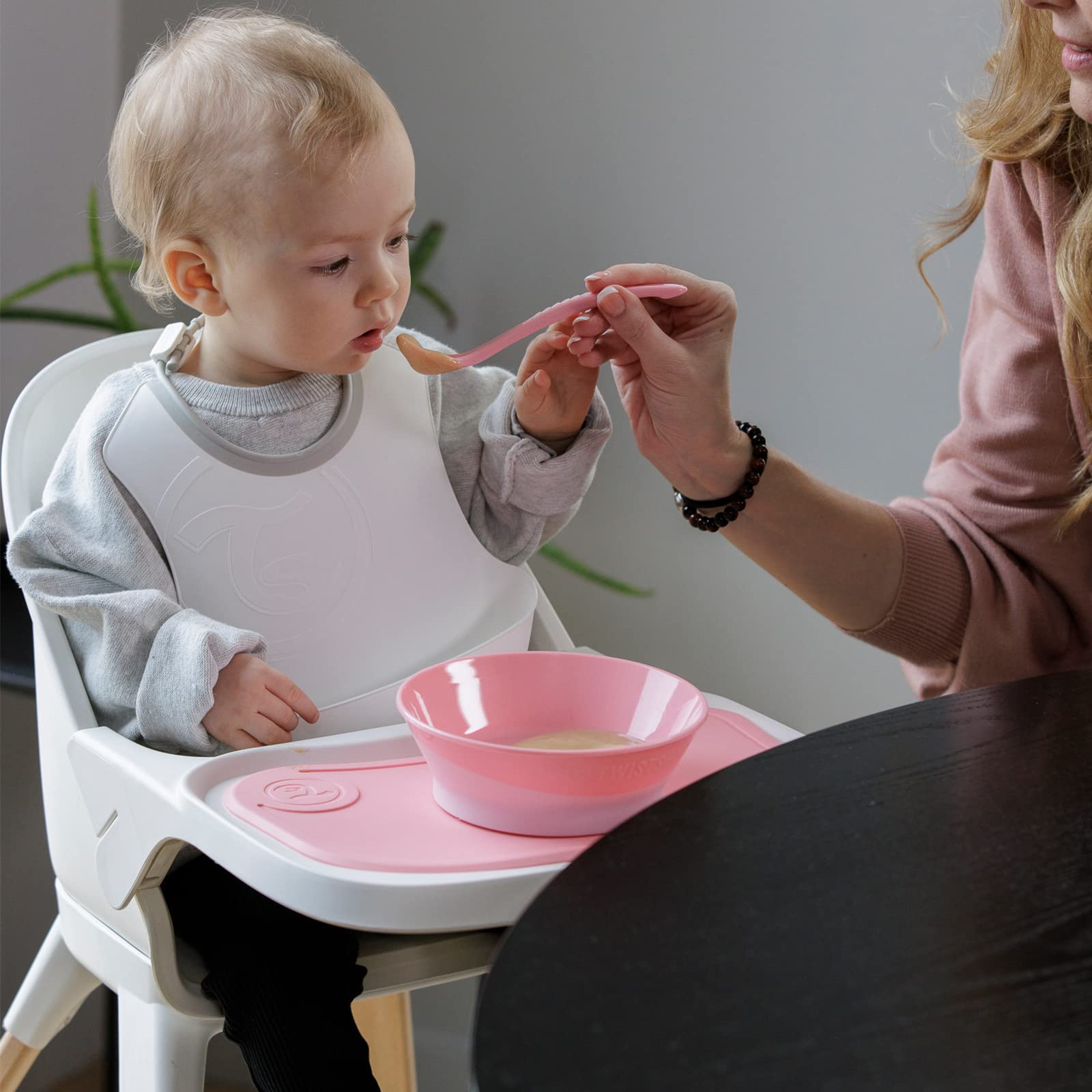 twistshake-babyhochstuhl-aus-fsc-buchenholz-wei-mit-abnehmbarem-tablett-5-punkt- image 5