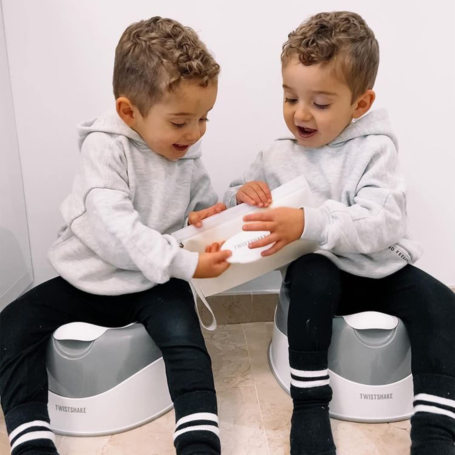 twistshake-rutschfestes-babyt-pfchen-leicht-tragbar-ergonomisch-mit-spritzschutz image 6