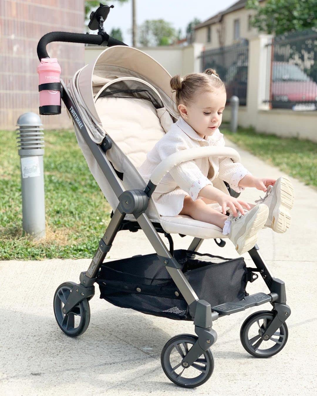 twistshake-getr-nkehalter-f-r-kinderwagen-schwarz-modell-78478-dehnbar-und-seitl image 5